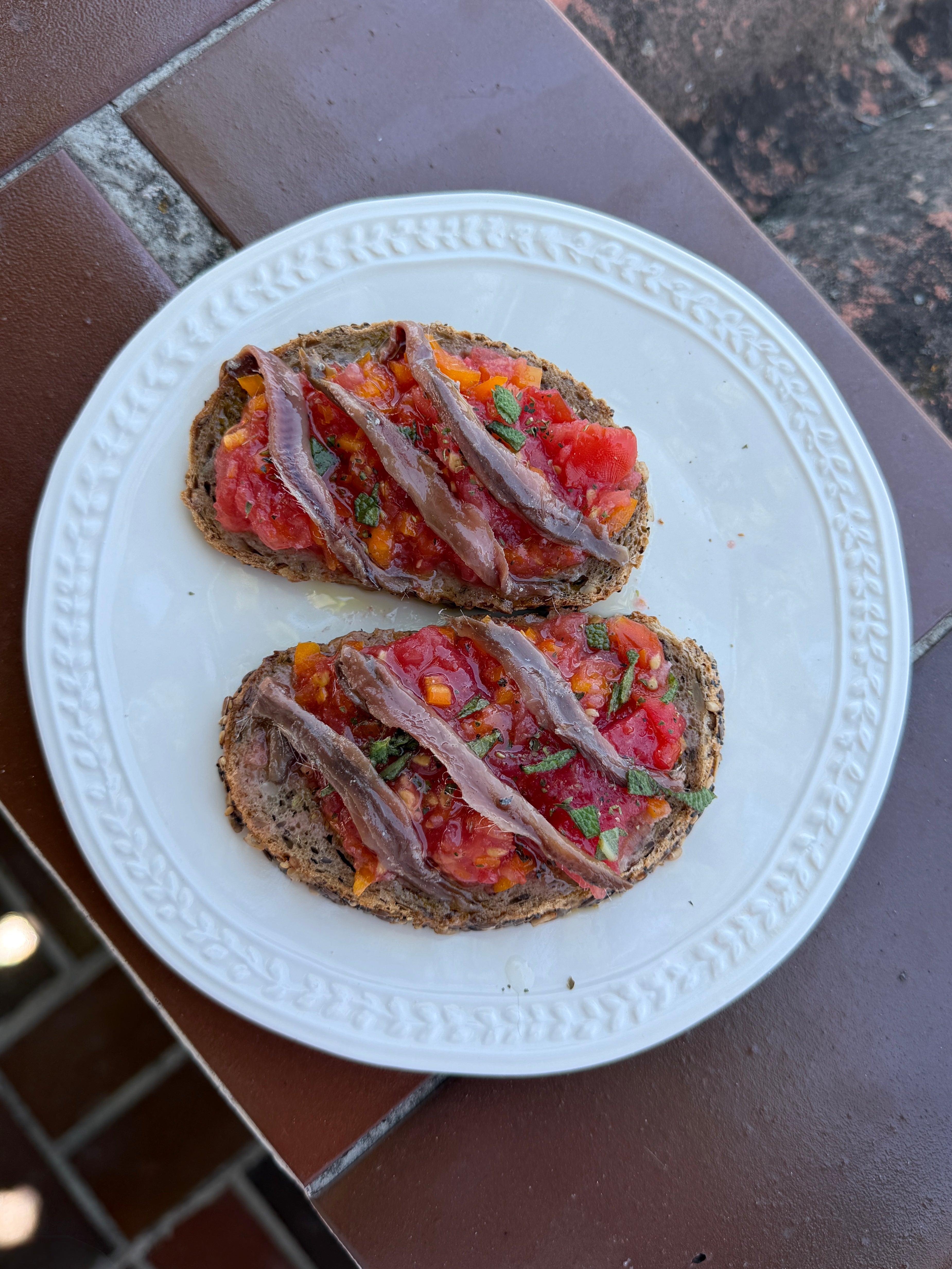 Tostada z anchois